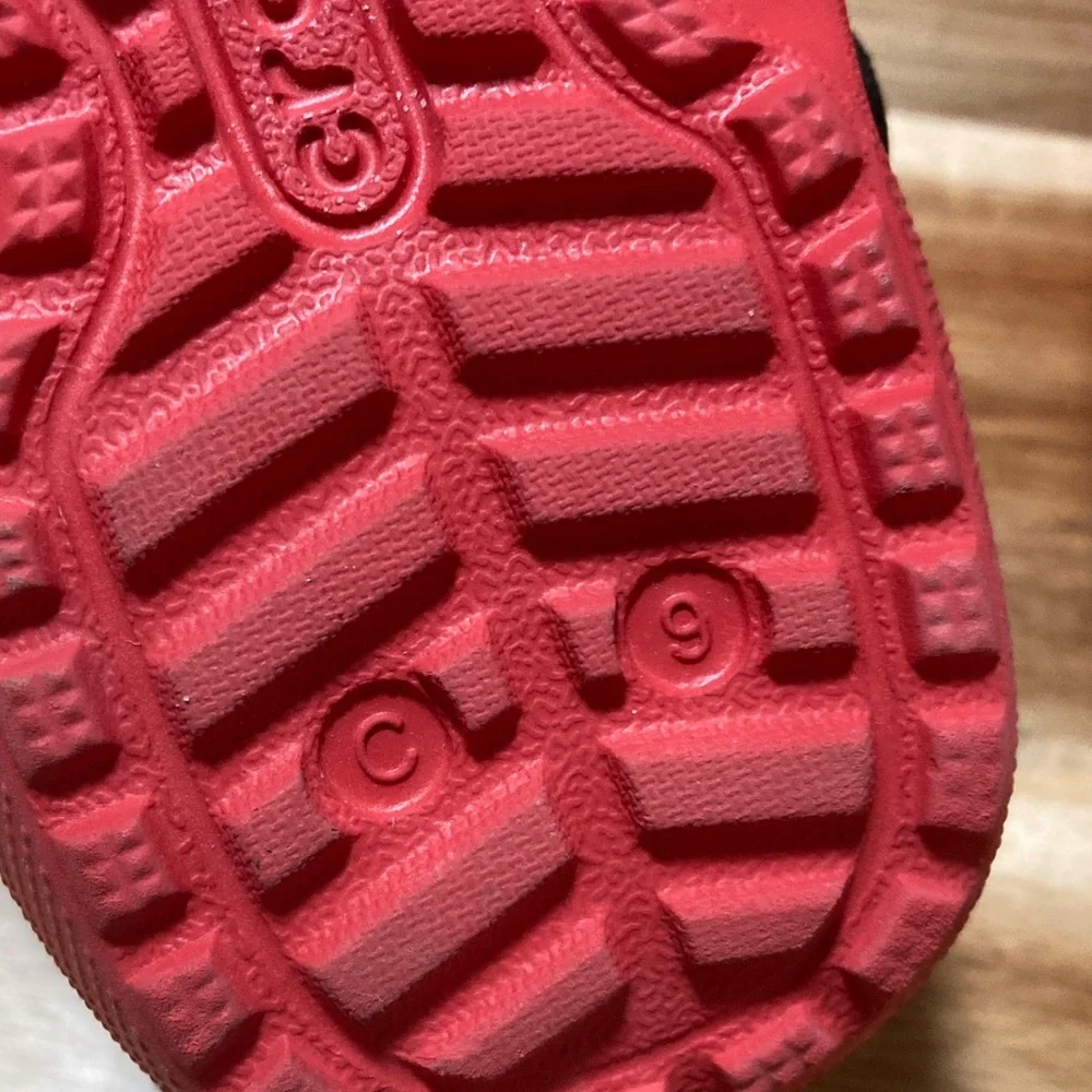 Santa CROCS Cozy Red‎ Kids Clogs with Faux Fur Lining Size 9 Toddler